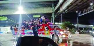 Passengers crowd the roof and cling to the sides of an overloaded jeepney during its “last trip” from Pavia to Lambunao, Iloilo on July 31. A netizen’s video of this jeepney went viral and caught the attention of the Land Transportation Office. MA. FE EGALAM ALVAREZ/FACEBOOK