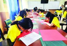 Iloilo Filipino Chinese school preps globally competitive students through language, culture CULTURE IN EVERY CUT. Students of Sun Yat Sen High School in Iloilo City try their hand at traditional Chinese paper cutting as part of the school’s Chinese Culture Camp, which combines Mandarin learning with hands-on activities designed to deepen appreciation of Chinese culture and traditions. NELJOY GALIGAO/PN