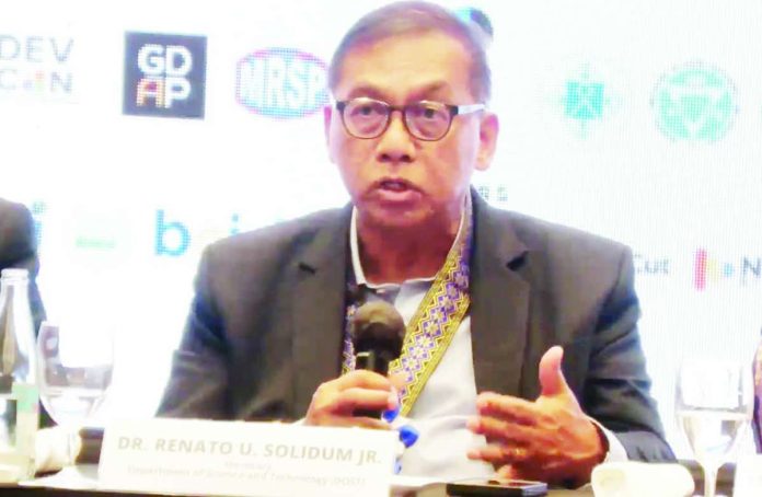 neljoy_Pax_Silica_compressed_resized Department of Science and Technology (DOST) Secretary Renato Solidum Jr. clarifies that the proposed Pax Silica project remains under negotiation led by the Department of Trade and Industry. Solidum emphasizes that DOST’s role focuses on promoting the responsible use of technology for national development, assuring the public that any project will undergo stringent environmental compliance certification by the Department of Environment and Natural Resources. NELJOY GALIGAO/PN