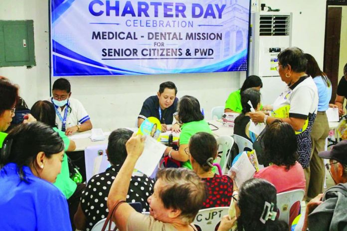 neljoy_charter_1_copy_compressed_resized CHARTER DAY OF SERVICE. Iloilo City marks its 89th Charter Day by bringing opportunities and essential services closer to Ilonggos. Job seekers flock to a job fair at Robinsons Place Iloilo-Main, while senior citizens and persons with disabilities avail themselves of free medical, dental and diagnostic services through the city government’s Atipan Medical and Dental Mission. The twin initiatives turned the cityhood celebration into a day of employment opportunities and grassroots healthcare. ALLEN ANIMAS/PN