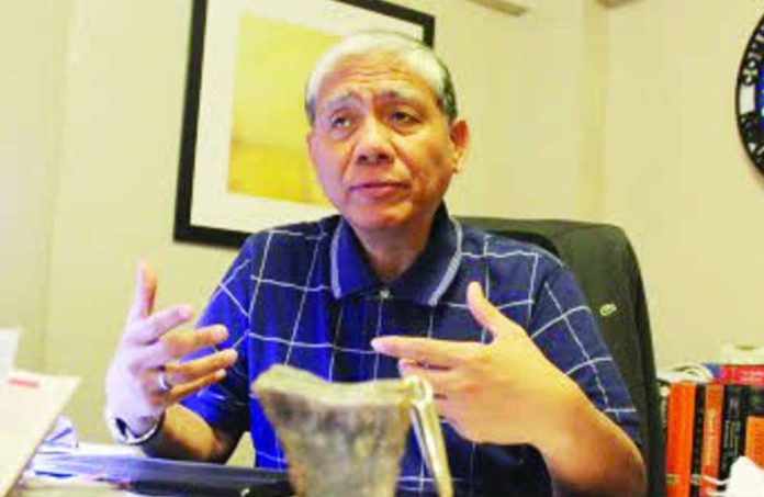 neljoy_comelec_sked_copy_compressed_resized Commission on Elections - Region 6 director Atty. Dennis Ausan says election offices in Western Visayas remain in “election mode,” with preparations proceeding according to the existing electoral calendar. “Wala kami gapanumdom resetting or postponement subong... full swing ang amon preparations,” says Ausan.