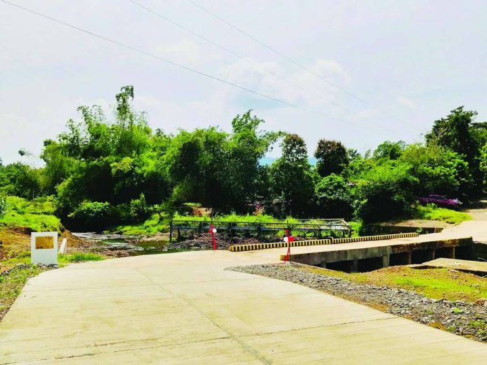 SAFER CROSSING. The newly improved P2.479-million box culvert in Barangay Mandu-awak, San Dionisio, Iloilo provides a safer and more reliable passage for residents traveling between Mandu-awak and the neighboring barangays of Talo-ato, Batuan and Amayong. CASH JACOMINA VIA DSWD-6