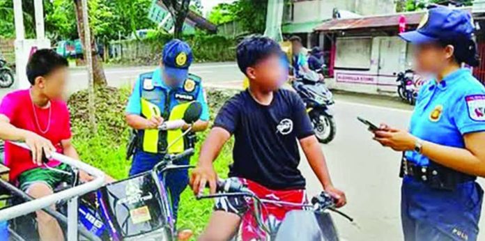 neljoy_sagip_bata_compressed_resized ‘SAGIP BATA’. Police officers talk to young motorcycle riders during an Oplan Sagip Bata operation in Western Visayas. The Police Regional Office 6 said the weekend road safety campaign has intercepted and safeguarded 1,312 minors since July, with authorities focusing on underage and illegal driving, road safety violations, and enforcement of curfew ordinances. PRO-6