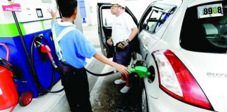 A gasoline station attendant caters to a customer in this undated photo. Fuel prices are projected to rise by as much as P2.25 per liter next week given the same path in the international market. PNA FILE PHOTO