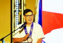 Executive Secretary Ralph Recto, during his visit to Iloilo on Tuesday, August 25, 2026, says that Congress is currently deliberating measures to extend barangay terms and potentially postpone the November polls. “Tinatalakay ‘yan sa Kongreso. Hinihintay na lang natin kung ipapasa nila ang batas tungkol dyan,” he adds. PIA WESTERN VISAYAS PHOTO