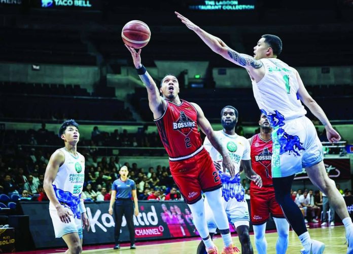 Blackwater Bossing’s Sedrick Barefield goes for a one-handed shot over Phoenix Fuel Masters defender Kai Ballungay during their PBA Season 50 Governors’ Cup clash at the Smart Araneta Coliseum. PBA PHOTO