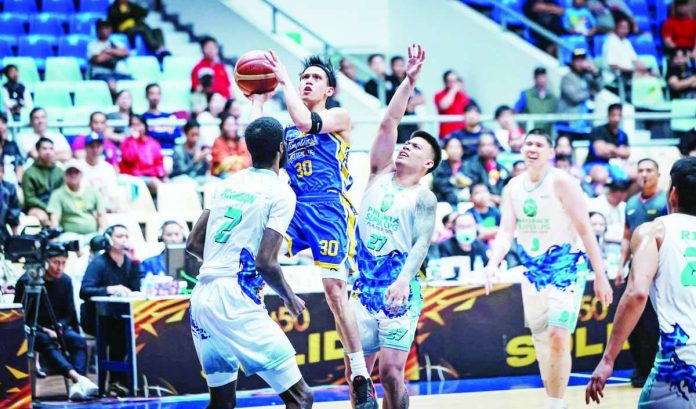 Jerom Lastimosa delivers a career-high 30 points, including eight straight during Magnolia Chicken Timplados Hotshots’ decisive fourth-quarter surge, in a 115-101 victory over Phoenix Fuel Masters in the PBA Season 50 Governors’ Cup. PBA