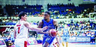 Meralco Bolts import Jordon Varnado attacks the defense of Barangay Ginebra San Miguel Kings’ Jeth Troy Rosario. PBA