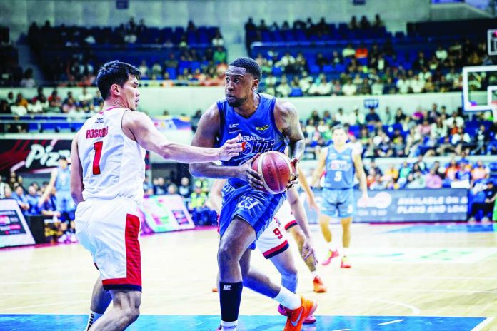 sports_PBA_compressed_resized Meralco Bolts import Jordon Varnado attacks the defense of Barangay Ginebra San Miguel Kings’ Jeth Troy Rosario. PBA