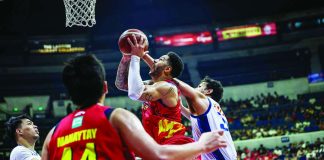 Rain or Shine import Aaron Fuller powers his way inside against Meralco’s Brandon Bates before hitting the game-winning basket that capped the Elasto Painters' comeback 85-83 victory and fourth straight win in the PBA Season 50 Governors' Cup. PBA PHOTO