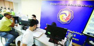 Taxpayers file their Annual Income Tax Returns at the Taxpayer Excellence Lounge, Bureau of Internal Revenue office in Intramuros, Manila on May 15, 2026. INQUIRER PHOTO / NIÑO JESUS ORBETA