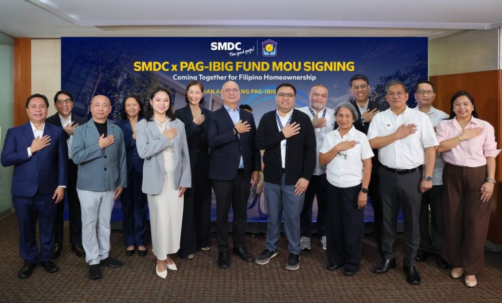 LINGKOD PAG-IBIG GESTURE. First Row (L-R): Atty. Mena R. Ojeda Jr., Vice President and Head of Legal Affairs and Risk Management, SMDC; Mr. Marking C. Que, Senior Vice President and Head of Customer Support, SMDC; Ms. Jessica T. Sy, Vice President and Head of Design, Innovation and Strategy, SM Prime and SMDC; Mr. Jeffrey C. Lim, President of SM Prime and SMDC; Mr. Jose Ramon P. Aliling, Secretary, Department of Human Settlements and Urban Development (DHSUD); Ms. Marilene C. Acosta, Chief Executive Officer, Pag-IBIG Fund; Mr. Alexander Hilario G. Aguilar, Deputy Chief Executive Officer, Pag-IBIG Fund; and Ms. Tina Marie I. Gabiosa, Acting Vice President, NCR Sales Group, and Concurrent Acting Vice President, Regional Sales Group, Pag-IBIG Fund. Second Row (L-R): Mr. Carlo O. Alampay, Vice President and Head of Regulatory Compliance, SM Prime; Ms. Susan G. Nicdao, Vice President and Head of Nature Project Development, SMDC; Ms. Grace M. Sta. Ana, Executive Vice President, SMDC; Mr. Eduardo P. Robles Jr., Senior Undersecretary, Department of Human Settlements and Urban Development (DHSUD); Mr. Benjamin R. Felix Jr., Deputy Chief Executive Officer, Operations Cluster, Pag-IBIG Fund; and Atty. Jose Robert F. Po, Acting Vice President, Legal and Corporate Advisory Group, Pag-IBIG Fund.