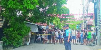 The body of alias “Roger,” a resident of Purok St. Vincent, Barangay Alijis, Bacolod City, lay at the scene after he was shot dead allegedly by alias “Budoy,” 37, who also resides in the area, on the afternoon of September 1. RMN BACOLOD PHOTO