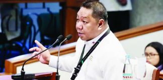 Securities and Exchange Commission’s Company Registration and Monitoring Department Director, lawyer Gerardo Del Rosario stands witness in the Senate impeachment court on September 22, 2026. INQUIRER / NIÑO JESUS ORBETA