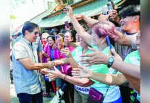 Malacañang shuts down Marcos resignation talk President Ferdinand R. Marcos Jr. greets well-wishers in in Sta. Barbara, Pangasinan where he spearheaded the delivery of integrated health and nutrition services during a visit to Sta. Barbara Central School on September 17. PCO