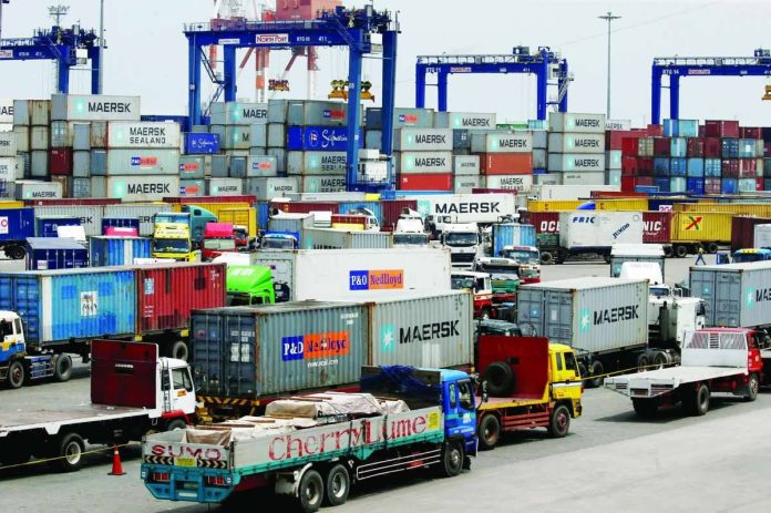 Trucks transporting containers with imported items are prepared to leave a port in Manila. FILE PHOTO / REUTERS/ERIK DE CASTRO