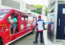 Diesel may drop by P7/liter next week A Petron gasoline station worker in Mali-ao, Pavia, Iloilo attends to clients. A fuel firm executive on Friday, Sept. 25, 2026, said diesel prices may roll back up to P7.50 per liter, while gasoline prices may also dip by 50 centavos to P1 per liter next week. PN PHOTO