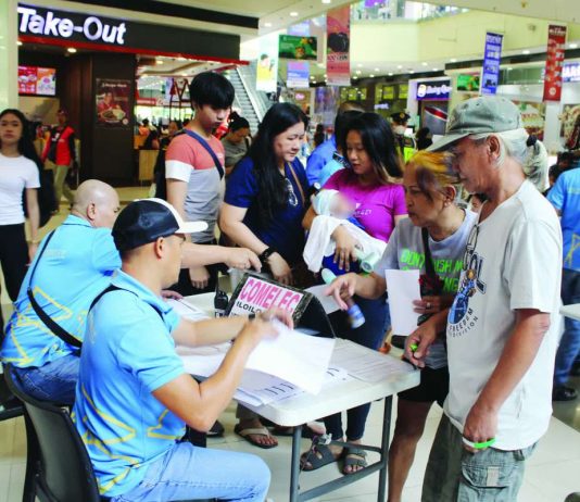 2026 BSKE SCRAPPED | 4.2M WV voters to wait until 2028; Comelec-6 to halt preparations, COC filing Residents line up during the final day of voter registration conducted by Commission on Elections (Comelec) - Iloilo City at Robinsons Place Iloilo Main on May 18, 2026. With President Ferdinand Marcos Jr. signing Republic Act No. 12326, the November 2026 Barangay and Sangguniang Kabataan Elections has been officially reset to November 2028, extending the term of incumbent barangay and SK officials to five years. Comelec operations for the 2026 polls have been ordered suspended. PN FILE PHOTO