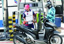 P4 to P5/liter fuel price hike possible next week A motorist refuels at a gas station in Paco, Manila, on Sept. 1, 2026. An official of Jetti Petroleum said Friday, Sept. 4, 2026, oil prices may increase by at least P4 per liter next week amid the resumption of hostilities between the US and Iran over mining in the Strait of Hormuz. PNA photo by Yancy Lim