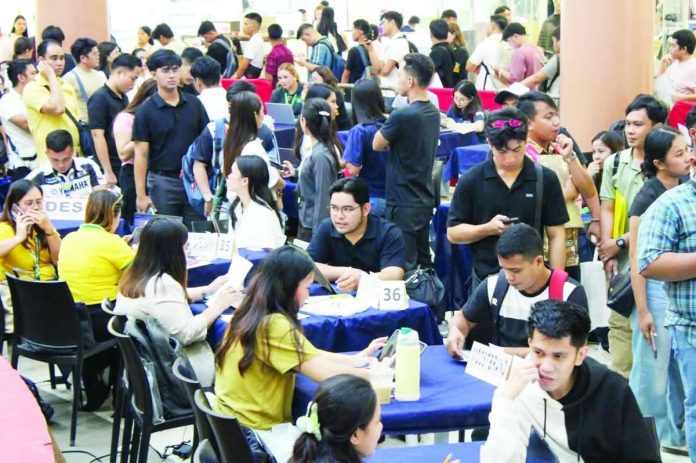 govt_support_compressed_resized Job seekers queue up during the 89th Charter Day PESO Job Fair at Robinsons Place Iloilo in Iloilo City on August 25, 2026. The activity forms part of the city’s Charter Day celebration. PESO – ILOILO CITY/FACEBOOK PHOTO