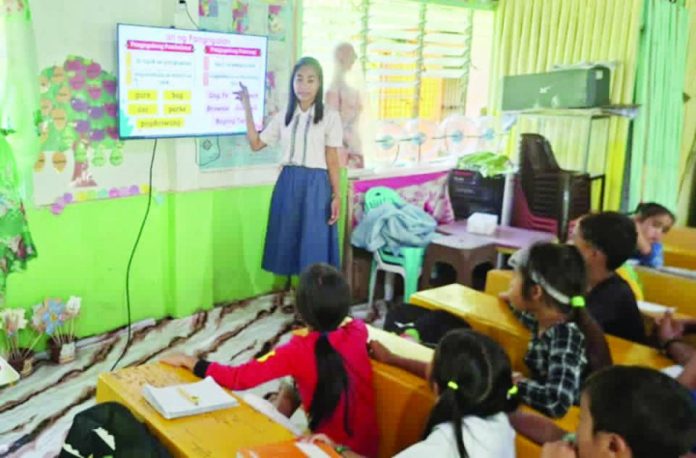 ime IP Pic 2 copy_compressed TEACHING WITH PURPOSE. Lowie Ann Lavilla Castor guides Grade 4 Indigenous Peoples learners at Aglonok Primary School in the remote Barangay Aglonok, Calinog, Iloilo. Having overcome poverty through education, the Panay Bukidnon teacher now helps children from her community pursue their own dreams.