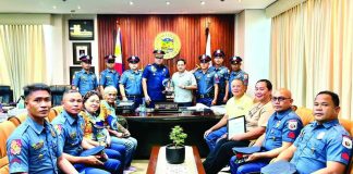Iloilo’s fisheries conservation advocates and members of the Provincial Bantay Dagat Task Force present their national awards from the Bureau of Fisheries and Aquatic Resources (BFAR) to Gov. Arthur “Toto” Defensor Jr. at the Iloilo Provincial Capitol. The recognitions honor the province’s efforts against illegal fishing, protection of marine resources, promotion of sustainable fisheries, and empowerment of coastal communities. PHOTO FROM DR. RAUL BANIAS
