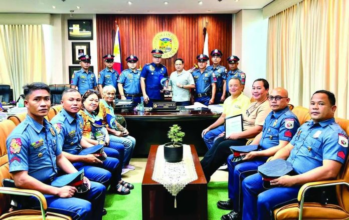 Iloilo’s fisheries conservation advocates and members of the Provincial Bantay Dagat Task Force present their national awards from the Bureau of Fisheries and Aquatic Resources (BFAR) to Gov. Arthur “Toto” Defensor Jr. at the Iloilo Provincial Capitol. The recognitions honor the province’s efforts against illegal fishing, protection of marine resources, promotion of sustainable fisheries, and empowerment of coastal communities. PHOTO FROM DR. RAUL BANIAS