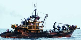 A fishing vessel allegedly engaged in illegal Danish seine fishing, locally known as “hulbot-hulbot”, was intercepted by authorities during a seaborne patrol off Barangay Asluman in Carles, Iloilo. The boat captain and two crewmen were apprehended after the vessel allegedly attempted to flee, while 20 other crew members were later released. ILOILO PROVINCIAL BANTAY DAGAT TASK FORCE  VIA PROVINCIAL ADMINISTRATOR RAUL BANIAS