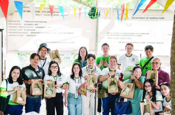 MORE Power employees and Iloilo City farmers harvest over 200 hybrid melons MORE Power employees harvested and purchased high-quality hybrid Fujisawa and Inthanon melons during the Harvest Festival.