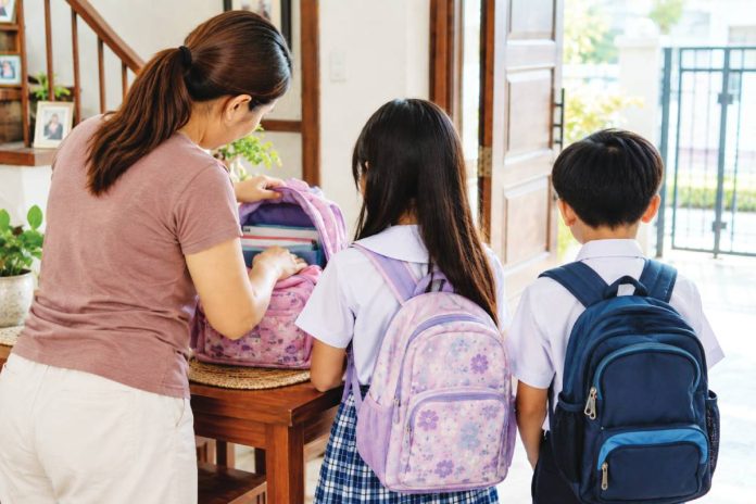 neljoy parents Parents have the absolute right and duty to inspect their children’s personal belongings, bags, and mobile phone contents every single day, according to the Department of Education - Region 6. It urges parents to check the bags of their children before they leave for school each day. PN