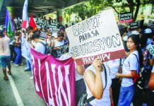 P33-B SUC FUNDING GAP: Region 6 state schools get only half of proposed 2027 budgets; Youth groups warn education needs could suffer Youth and student groups join a protest in Iloilo City, with one demonstrator carrying a placard reading “Badyet Para sa Edukasyon,” as they call attention to public education funding and government spending priorities. The mobilization comes amid concerns over a reported P33-billion funding gap between the proposed budgets of state universities and colleges in Western Visayas and the allocation under the proposed 2027 national budget. ALLEN ANIMAS/PN