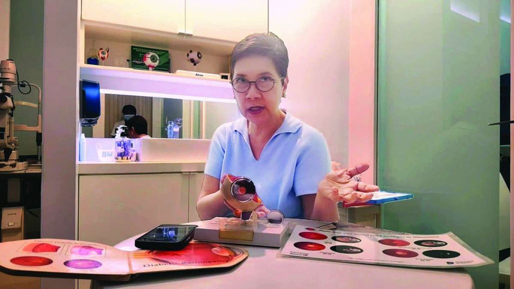 WATCH FOR THE WHITE PUPIL. Dr. Mary Katherine Francia, head of Western Visayas Medical Center’s Department of Ophthalmology in Iloilo City, explains retinoblastoma and its warning signs using an eye model. Parents are urged to watch for an unusual white glow or reflection in a child’s pupil, known as leukocoria, which could signal the rare but potentially deadly eye cancer. NELJOY GALIGAO/PN
