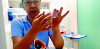 GIFT OF SIGHT. Dr. Mary Katherine Francia, head of Western Visayas Medical Center’s Department of Ophthalmology, explains how corneal transplant surgery replaces a damaged or cloudy cornea with healthy donor tissue, using visual aids and an eye model to illustrate the procedure and how it can help restore a patient’s vision. ALLEN ANIMAS/PN