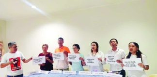 Members of Kahublagan Kontra Korapsyon and Pamatan-on Kontra Korapsyon hold protest placards opposing the proposed postponement of the November 2 Barangay and Sangguniang Kabataan Elections. The watchdogs warned that extending incumbent village officials’ terms to 2028 denies voters their rights and risks building political machinery for the next presidential election. NELJOY N. GALIGAO/PN