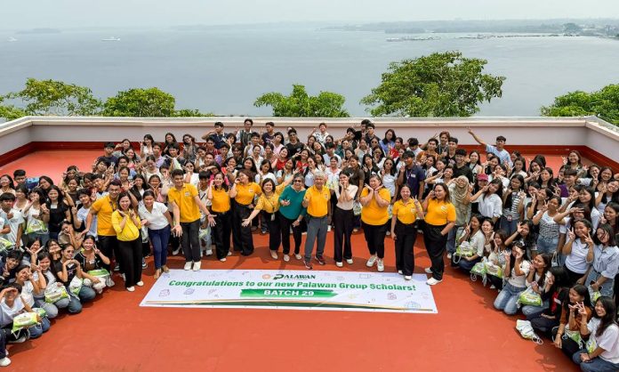 palawan The Palawan Executives with the 160 new scholars