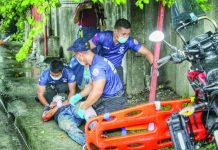 Emergency personnel from the Iloilo City Disaster Risk Reduction and Management Office and the Bureau of Fire Protection-Iloilo City render medical assistance to simulated motorcycle crash victims along McArthur Highway in Barangay Buhang, Jaro district during the city's first full-scale simulation exercise on Wednesday, Sept. 16, 2026. ALLEN ANIMAS/PN