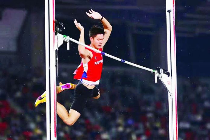 Ernest John Obiena clears 5.91 meters to clinch his second consecutive Asian Games gold in the men's pole vault. POC MEDIA POOL