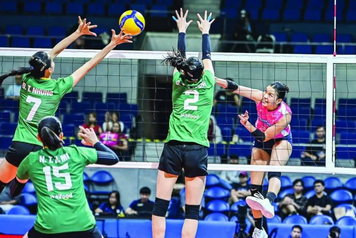 sports_PVL Creamline Cool Smashers’ Alyssa Valdez unloads a powerful hit against the defense of Ho Chi Minh City during their 2026 PVL Invitational Conference match at the Smart Araneta Coliseum. PVL