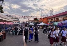Festivalgoers gather around the Bacolod Public Plaza as the MassKara Festival 2026 gets underway, with authorities urging the public to remain vigilant and observe safety precautions throughout the celebration. MAE SINGUAY/PN
