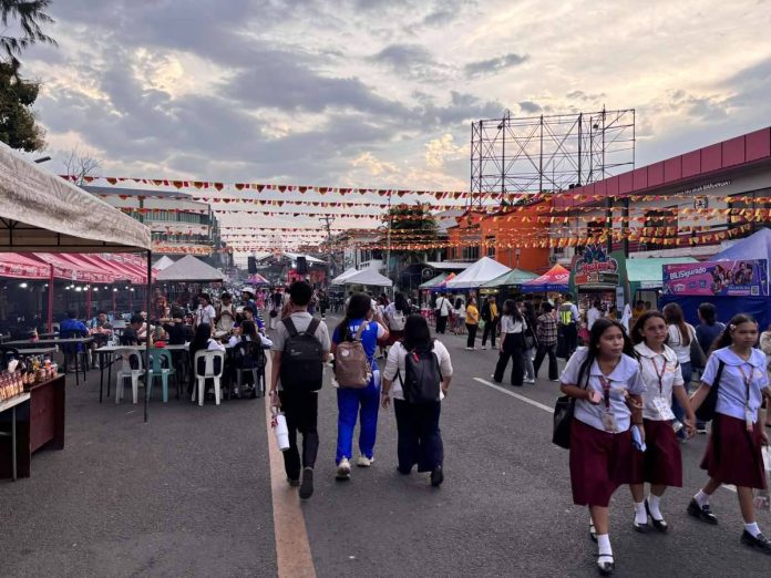 BCPO_safety_compressed_resized Festivalgoers gather around the Bacolod Public Plaza as the MassKara Festival 2026 gets underway, with authorities urging the public to remain vigilant and observe safety precautions throughout the celebration. MAE SINGUAY/PN