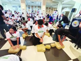 Bacolod equips vulnerable sectors with life-saving skills Participants perform Hands-Only CPR during a life-saving training program at the Bacolod City Government Center lobby on October 22, 2026. MAE SINGUAY/PN