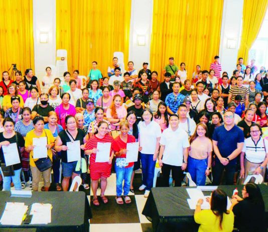 Bacolod enforces ‘no permit, no vending’ policy for Undas Flower and candle vendors receive their special permits and identification cards from the Bacolod City government on October 29 ahead of the Undas 2026 observance. The permits authorize them to operate in designated vending areas until November 2. BCCO-PIO PHOTO