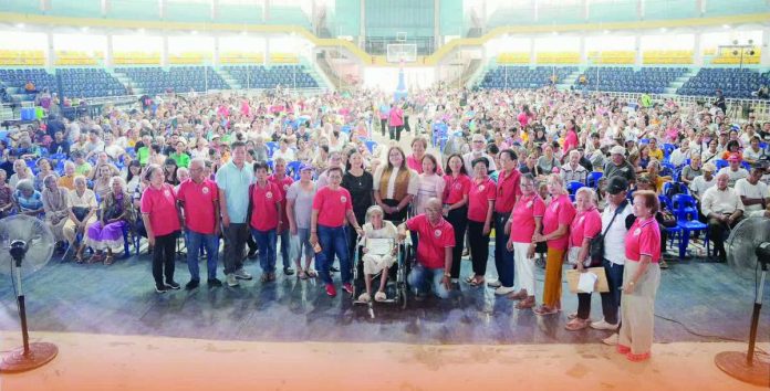 Bago_incentives_compressed_resized The City Government of Bago, led by Mayora Mayette Javellana, honored 523 senior citizens through the Bagonhon Longevity Award at the city’s coliseum and cultural center on October 14. THE CITYBRIDGE PHOTO