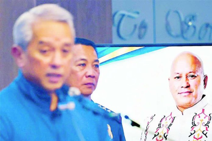 Bato_copy_compressed_resized Interior and Local Government Secretary Jonvic Remulla and Philippine National Police chief General Jose Melencio Nartatez Jr. hold a press briefing at Camp Crame to announce a P50- million reward for the arrest of Sen. Ronald Dela Rosa, whom they consider “armed and dangerous.” MIGUEL DE GUZMAN, PHILIPPINE STAR