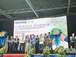 Negros Occidental Gov. Eugenio Jose Lacson and Office of the Presidential Adviser on Peace, Reconciliation and Unity Secretary Mel Senen Sarmiento lead the ribbon-cutting ceremony for the turnover of P78.9 million worth of infrastructure projects in Cadiz City, Negros Occidental, on October 9, 2026. Joining them are Cadiz City Mayor Salvador Escalante Jr., Kapatiran para sa Progresibong Panlipunan chairperson Maria Veronica “Ka Inca” Tabara, Negros Occidental Second District Rep. Alfredo Marañon III and other officials. MAE SINGUAY/PN