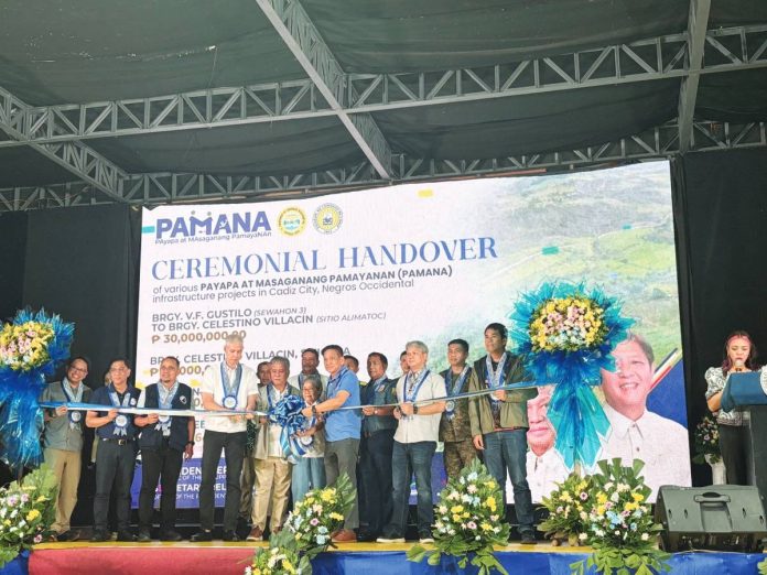 Cadiz_rebel_project_copy_resized Negros Occidental Gov. Eugenio Jose Lacson and Office of the Presidential Adviser on Peace, Reconciliation and Unity Secretary Mel Senen Sarmiento lead the ribbon-cutting ceremony for the turnover of P78.9 million worth of infrastructure projects in Cadiz City, Negros Occidental, on October 9, 2026. Joining them are Cadiz City Mayor Salvador Escalante Jr., Kapatiran para sa Progresibong Panlipunan chairperson Maria Veronica “Ka Inca” Tabara, Negros Occidental Second District Rep. Alfredo Marañon III and other officials. MAE SINGUAY/PN