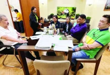 Capiz Gov. Fredenil H. Castro leads a high-level strategic planning session with DOH Western Visayas officials and provincial health officials on the proposed 100-bed Capiz General Hospital in Pontevedra. RMN ROXAS PHOTO 