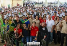 DSWD extends cash aid to over 5K RSSI-hit farmers in Capiz DSWD Secretary Rex Gatchalian, Capiz Gov. Fredenil Castro and local officials lead the distribution of P10,325 in Emergency Cash Transfer assistance to sugarcane farmers and workers affected by the red-striped soft scale insect infestation in Capiz on September 29, 2026. CAPIZ PROV’L GOV’T COMMUNICATIONS GROUP PHOTO