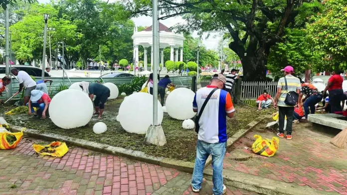Workers from the Bacolod City Government plant grass in portions of the Bacolod Public Plaza to restore areas damaged during the ongoing redevelopment project being implemented by the national government. MAE SINGUAY/PN PHOTO