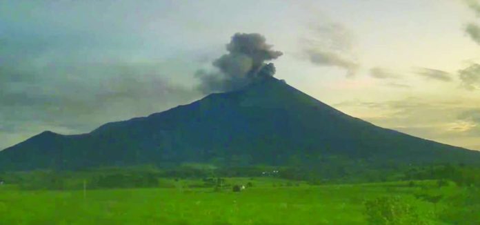 Kanlaon_eruption_copy_compressed_resized A sped-up footage captured by the Mansalanao, Upper Pantao and Canlaon City observation stations shows Kanlaon Volcano emitting ash at 5:15 a.m. on Oct. 11, 2026. The grayish plume rose about 600 meters above the summit crater and drifted generally west. PHIVOLCS maintains Alert Level 2 over the volcano. PHIVOLCS-DOST